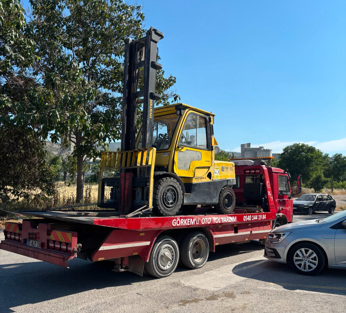 İzmir Bornova'da Görkemli Kurtarıcı oto kurtarma ve yol yardım aracı