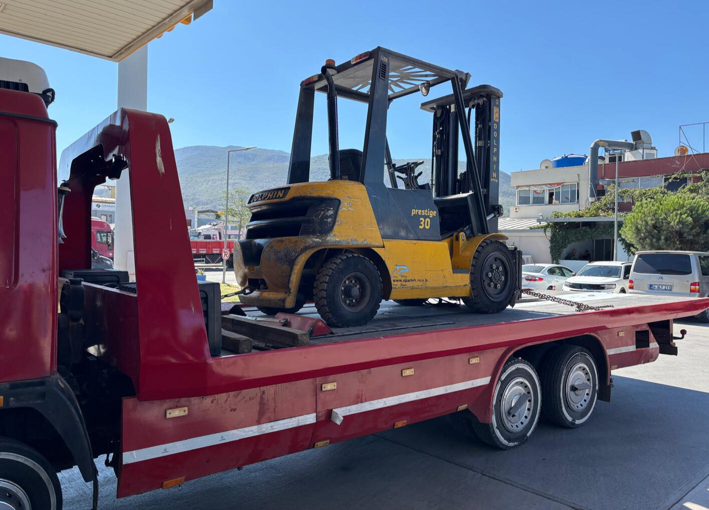 İzmir Bornova'da Görkemli Kurtarıcı oto kurtarma ve yol yardım aracı
