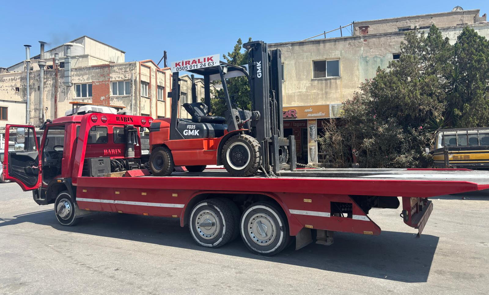 İzmir Bornova'da Görkemli Kurtarıcı oto kurtarma ve yol yardım aracı