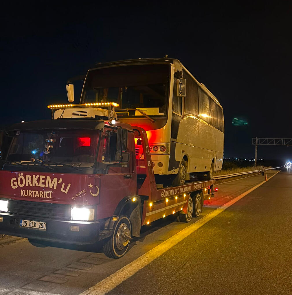 İzmir Bornova'da Görkemli Kurtarıcı oto kurtarma ve yol yardım aracı