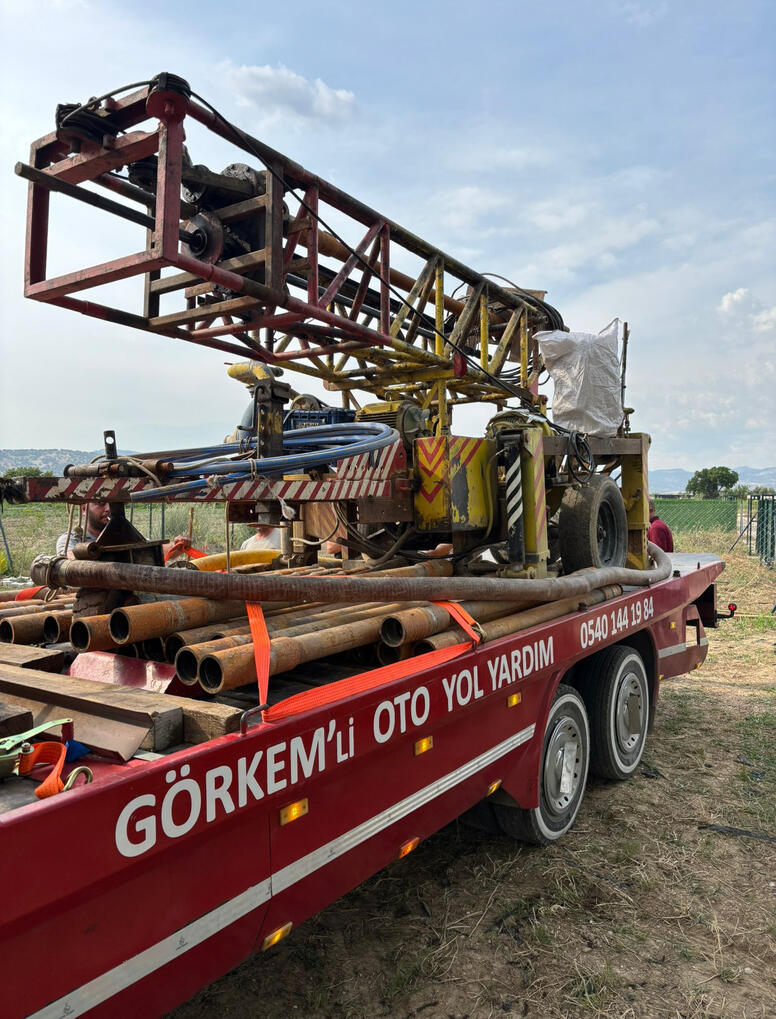 İzmir Bornova'da Görkemli Kurtarıcı oto kurtarma ve yol yardım aracı