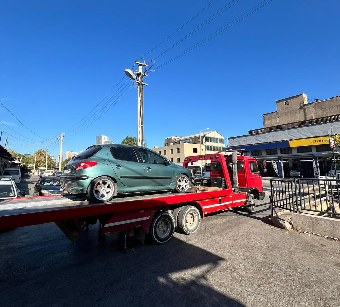 İzmir Bornova'da Görkemli Kurtarıcı oto kurtarma ve yol yardım aracı