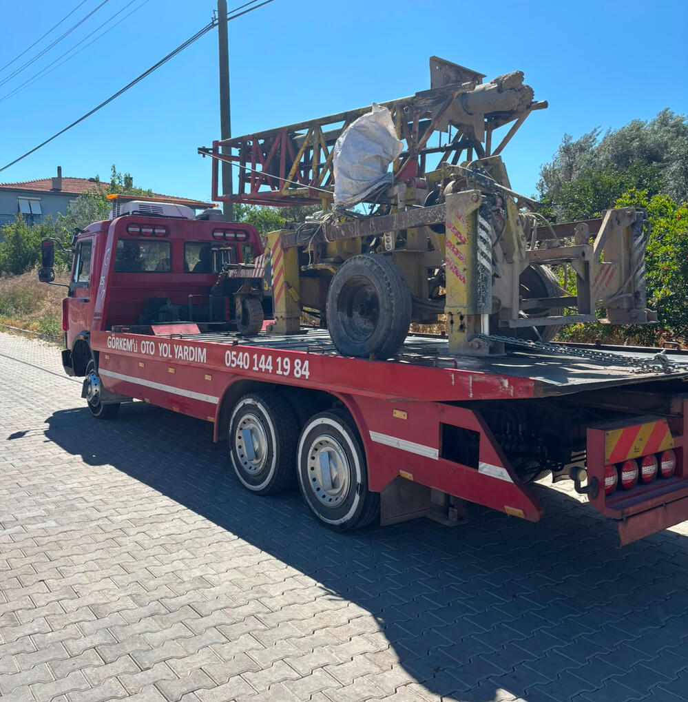 İzmir Bornova'da Görkemli Kurtarıcı oto kurtarma ve yol yardım aracı