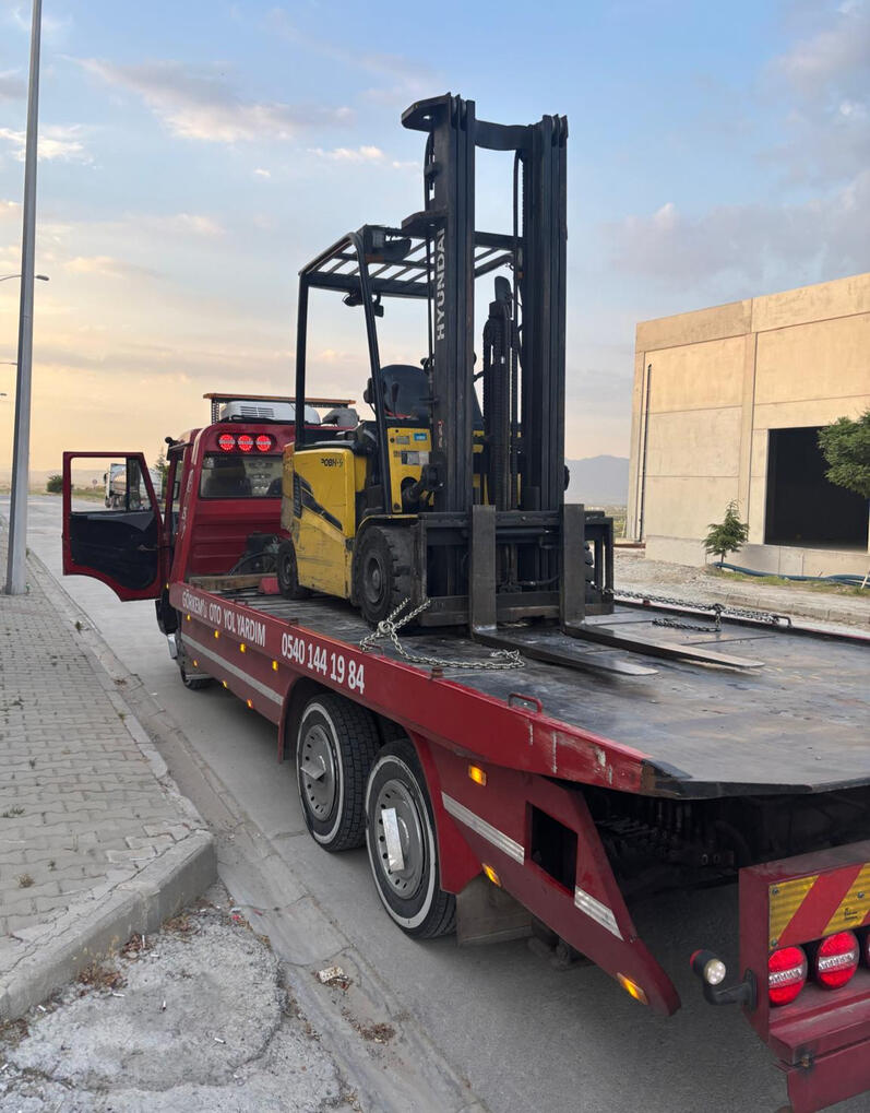 İzmir Bornova'da Görkemli Kurtarıcı oto kurtarma ve yol yardım aracı