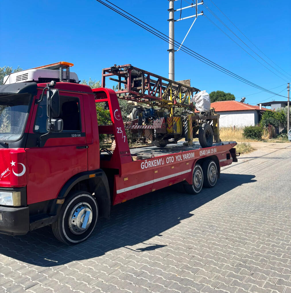İzmir Bornova'da Görkemli Kurtarıcı oto kurtarma ve yol yardım aracı