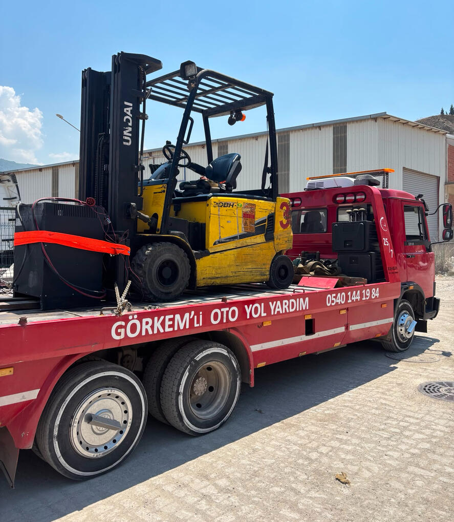 İzmir Bornova'da Görkemli Kurtarıcı oto kurtarma ve yol yardım aracı